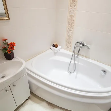 In The Historic Centre Internatsionalnaya Apartment *