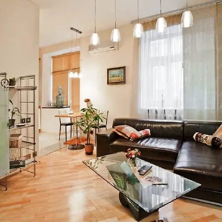 Apartment In The Historic Centre Internatsionalnaya *