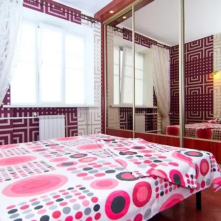 Apartment In The Historic Centre Internatsionalnaya Minsk